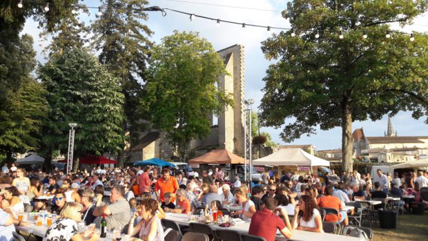 Marché nocturne de Sain Emilion avec les vins de Bordeaux du Château Haut de Lerm